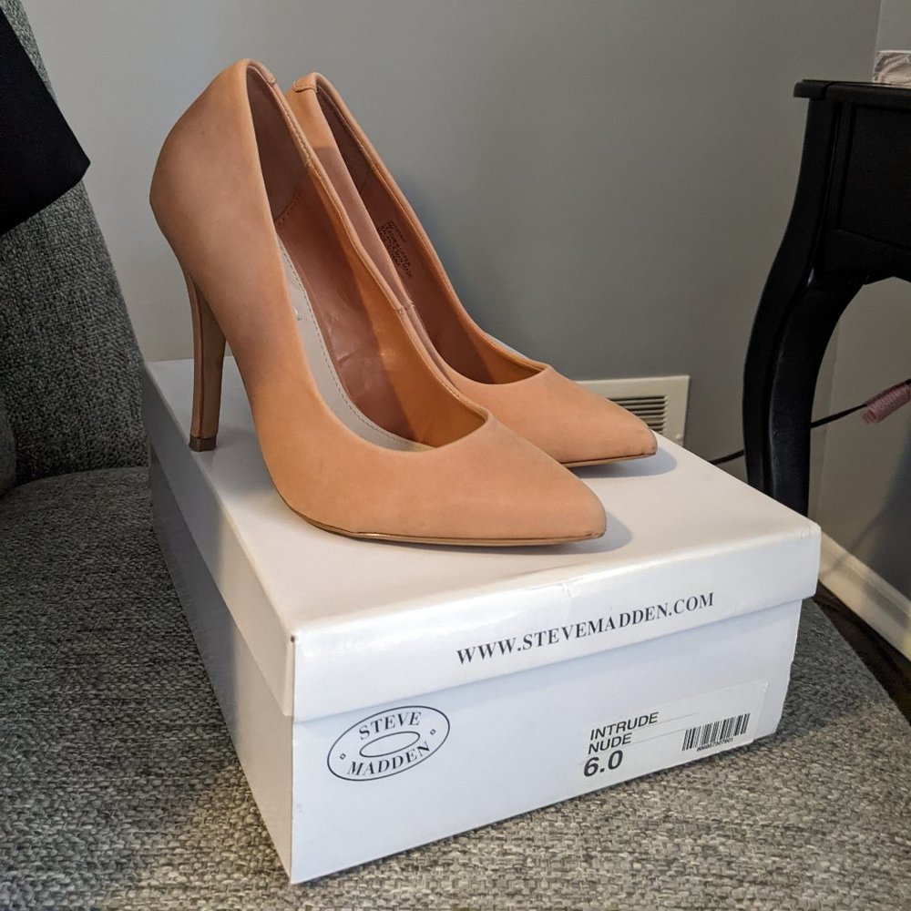 Steve Madden Nude Pump, Size 6